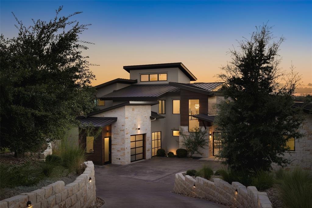 View Filled Contemporary Home In Spanish Oaks In Bee Cave, Texas