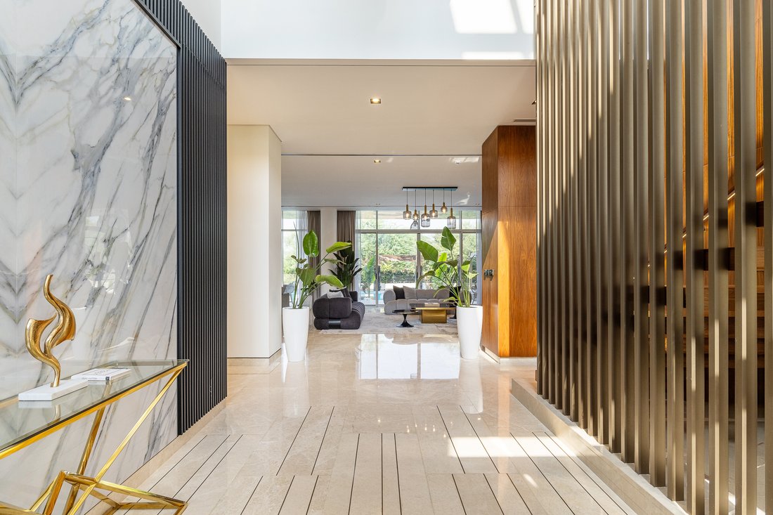 Modern Villa With Pool And Golf Course In Dubai, Dubai, United Arab