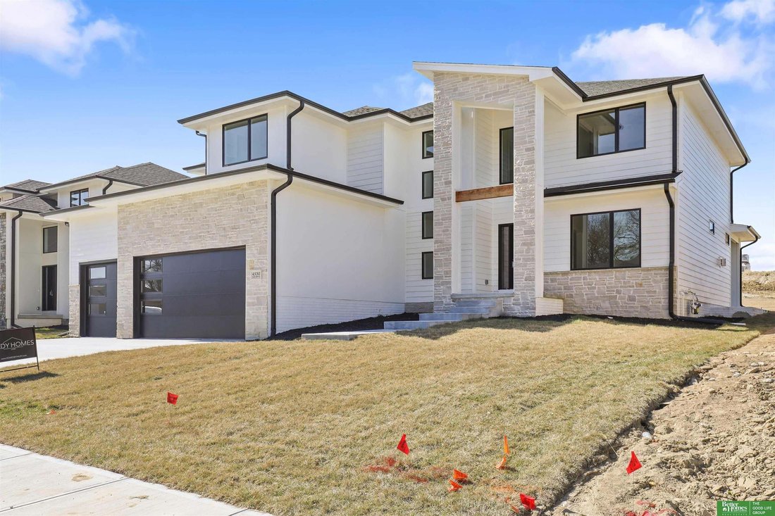 5 Bedrooms Single Family Detached In Omaha, Nebraska, United States For