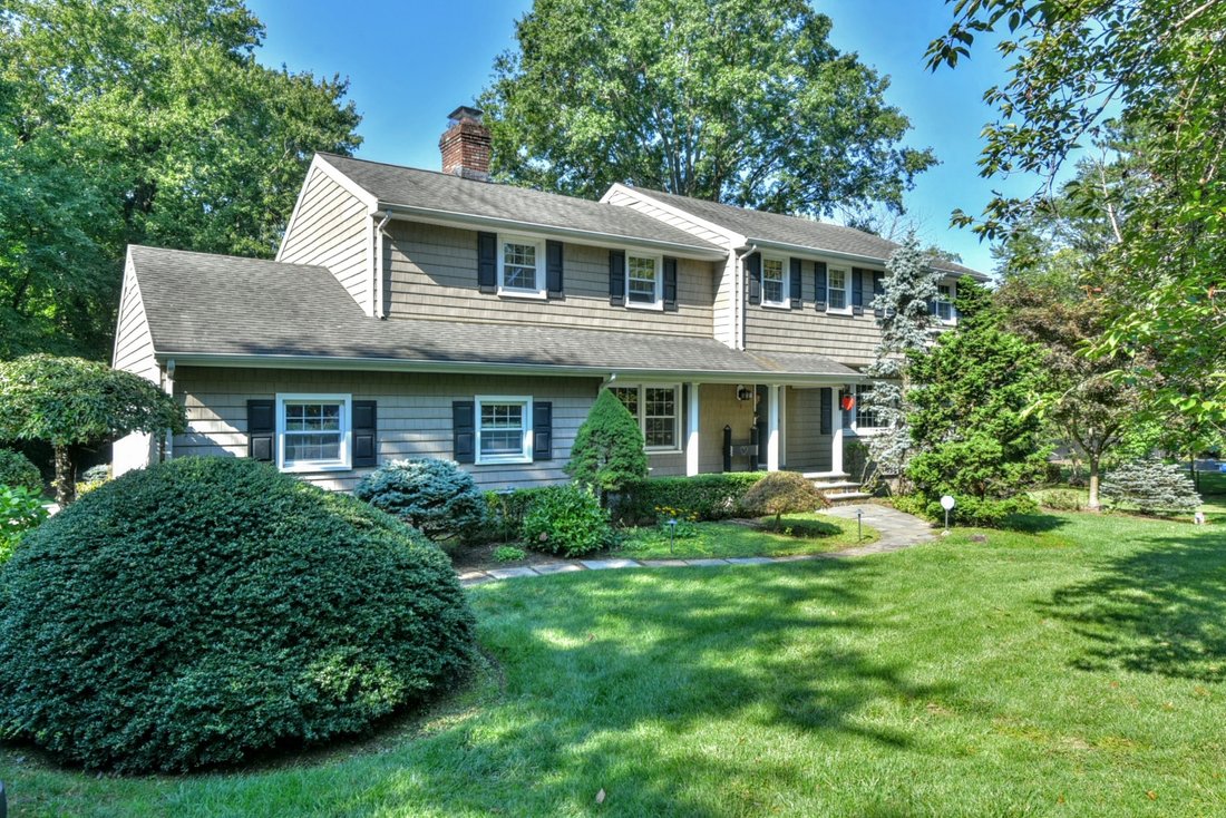 Stunning Home On Quiet Cul De Sac In Woodcliff Lake, New Jersey, United