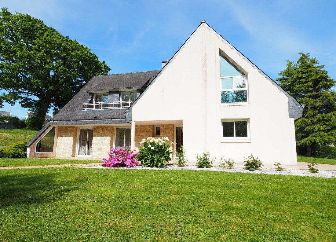 Belle Maison 198 Mâ² Sur Sous Sol Complet Terrain In Baud, Brittany