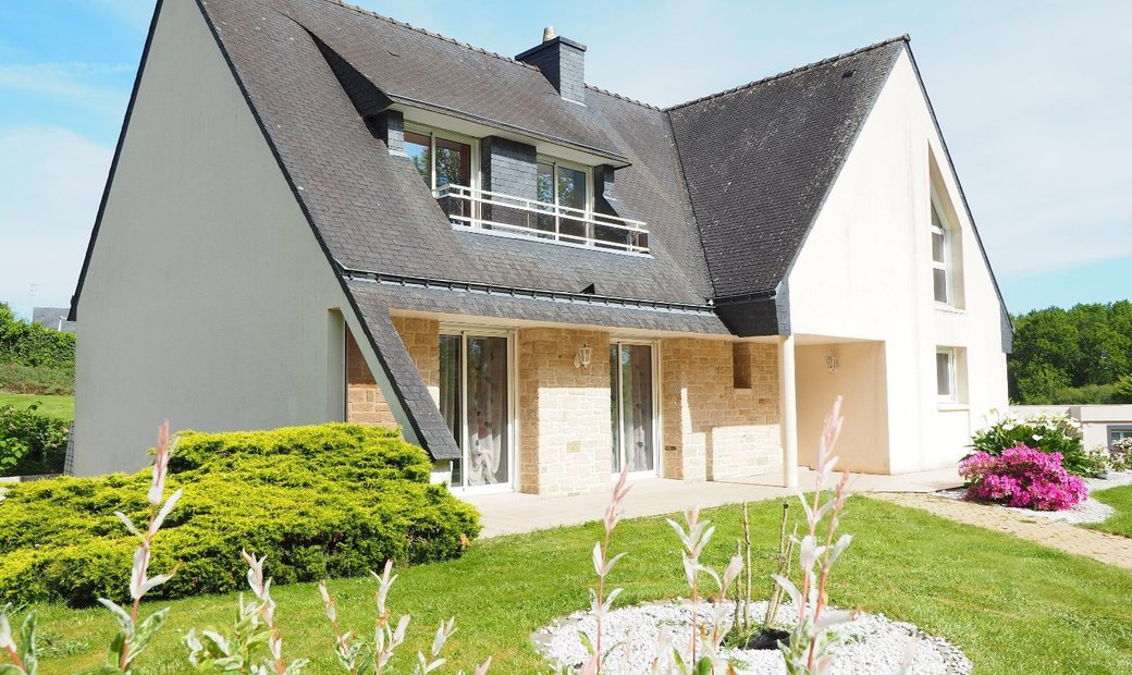 Belle Maison 198 Mâ² Sur Sous Sol Complet Terrain In Baud, Brittany