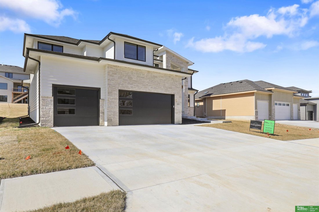 5 Bedrooms Single Family Detached In Omaha, Nebraska, United States For