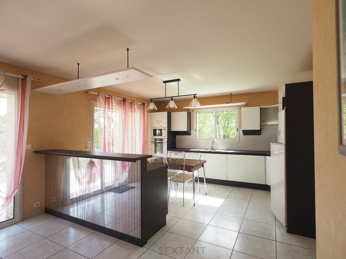 Belle Maison 198 Mâ² Sur Sous Sol Complet Terrain In Baud, Brittany