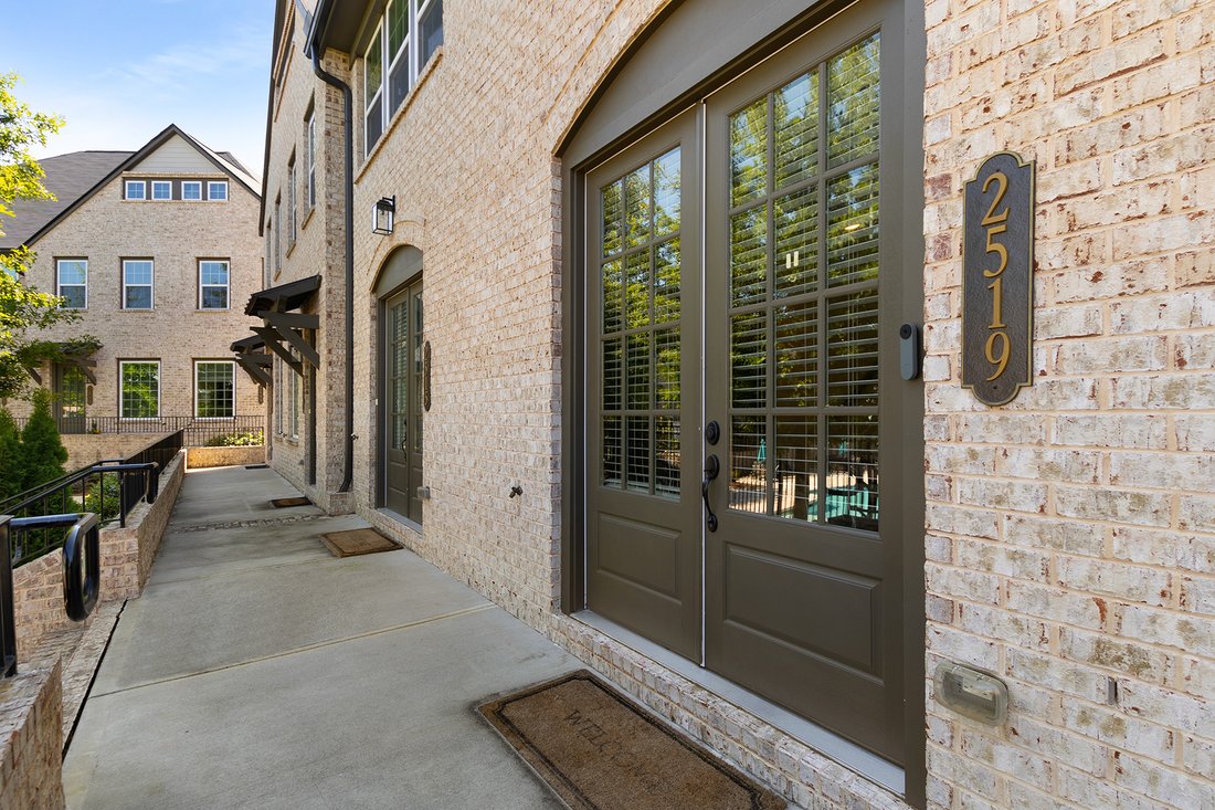 Beautiful Townhome In Resort Style Vinings In East Cobb,