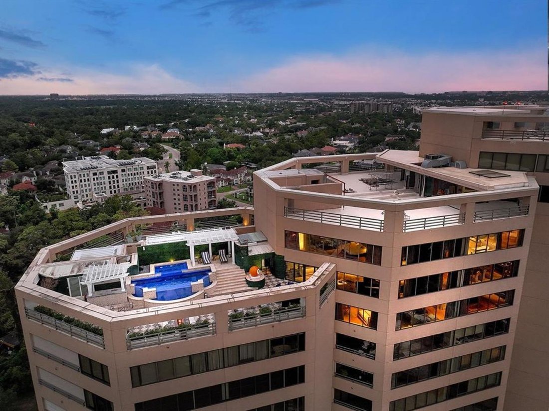 101 Westcott Street 2001 In Houston, Texas, United States For Sale