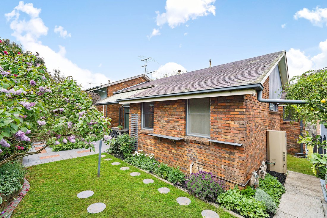 Exquisite Single Level Home In A Boutique In Armadale, Victoria
