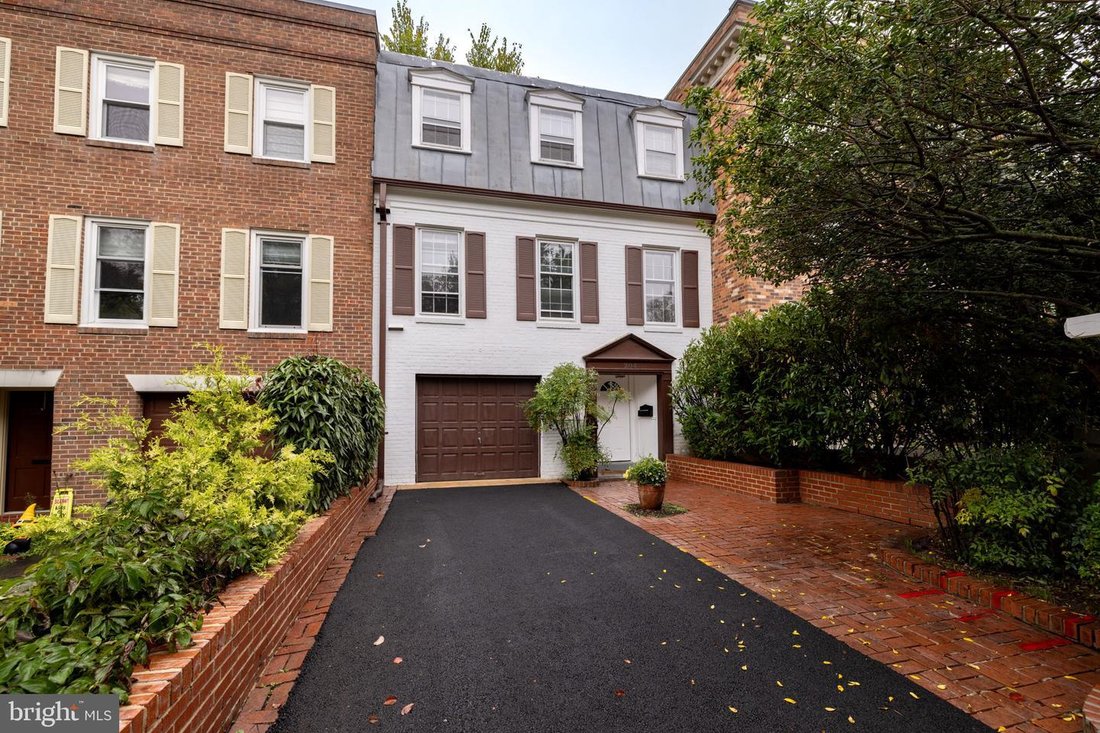 Wonderful All Brick Townhome In In West Falls Church, Virginia, United