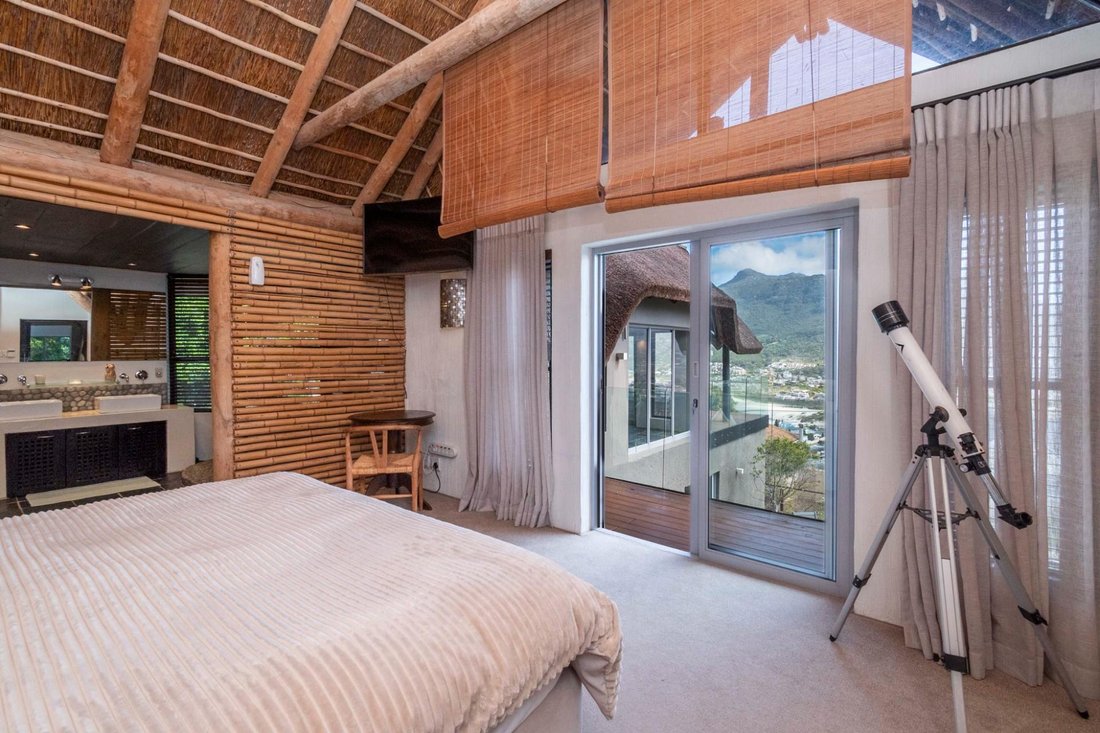 House Hout Bay In Cape Town, Western Cape, South Africa For Sale (14757869)