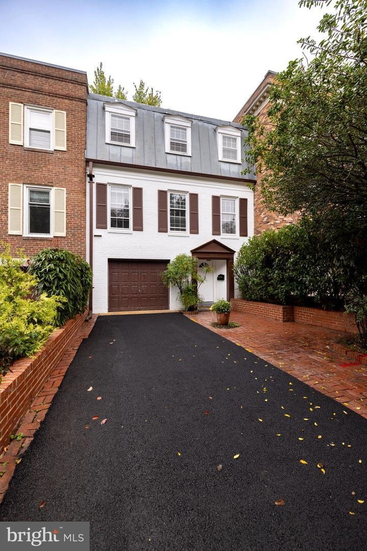 Wonderful All Brick Townhome In In West Falls Church, Virginia, United