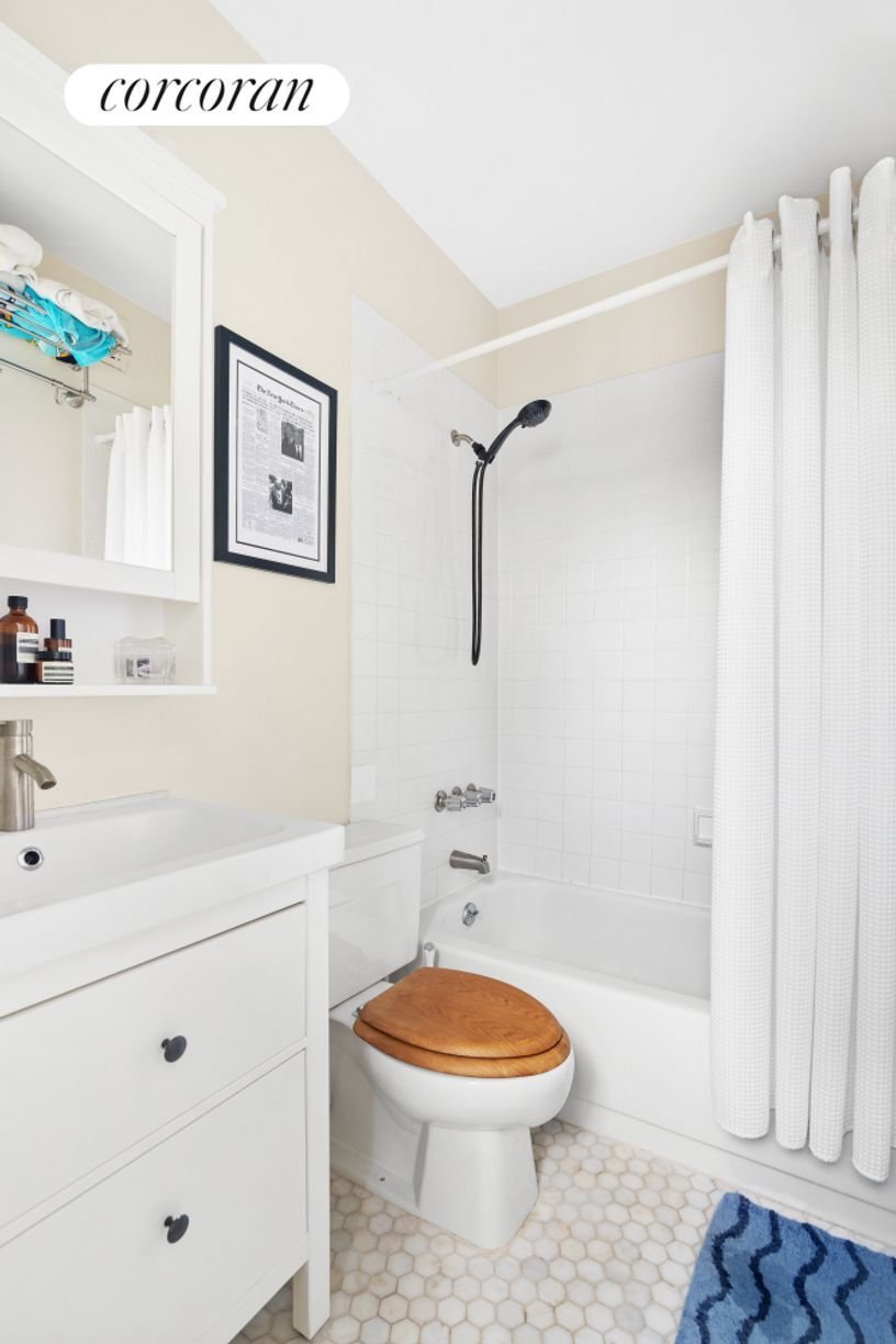 118 Clinton Avenue 3 B, Brooklyn, Ny 11205 In New York, New York, United States For Sale (14757449)