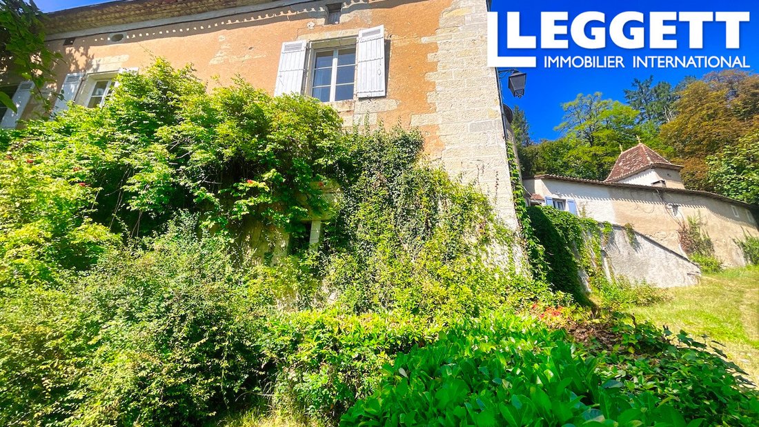 Le Petit Château du Soleil: A 17th-Century Jewel in Périgord’s Golden Light