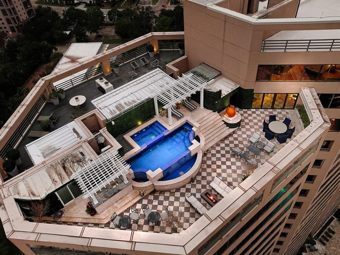 101 Westcott Street 2001 In Houston, Texas, United States For Sale