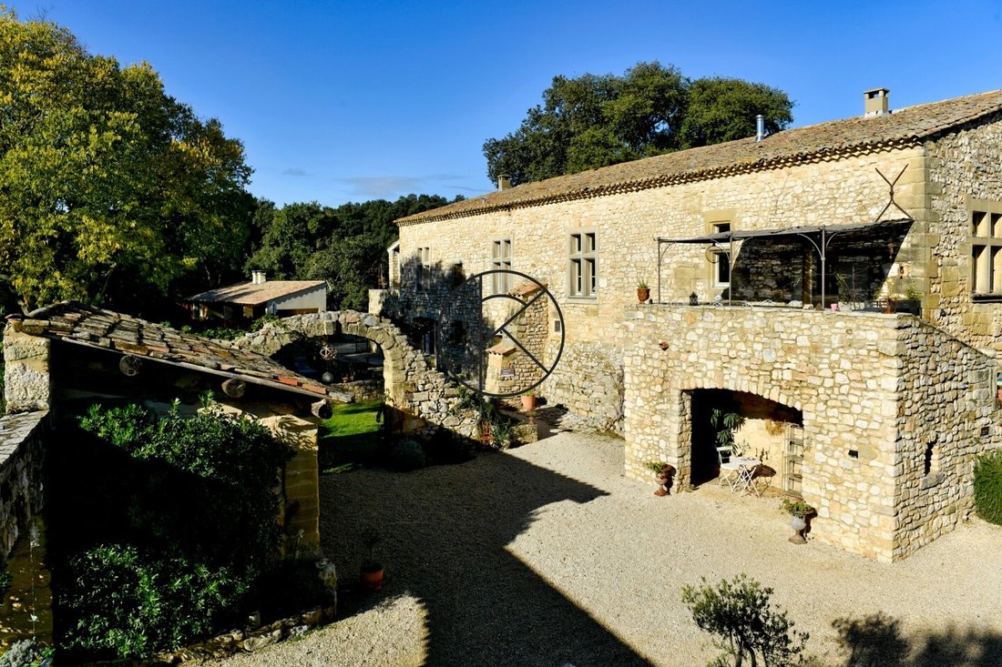 16th Century Farmhouse Completely Renovated In Uzès, Occitanie, France