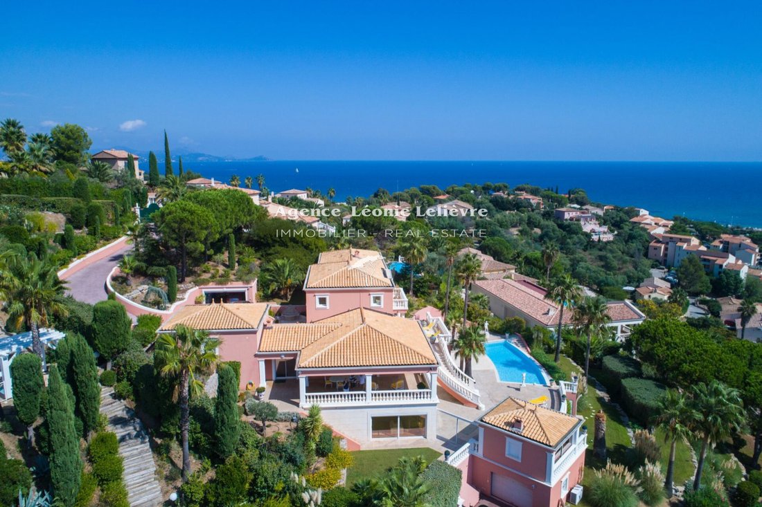 Villa in Les Issambres, Roquebrune-sur-Argens, France 2 - 14754148