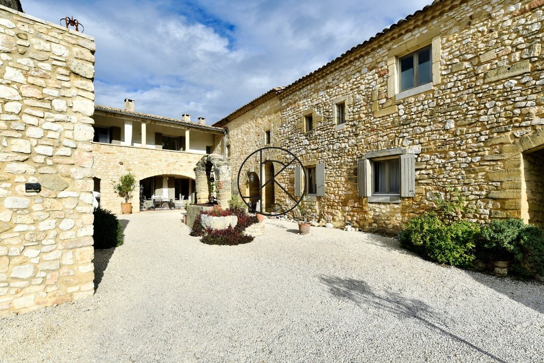 16th Century Farmhouse Completely Renovated In Uzès, Occitanie, France
