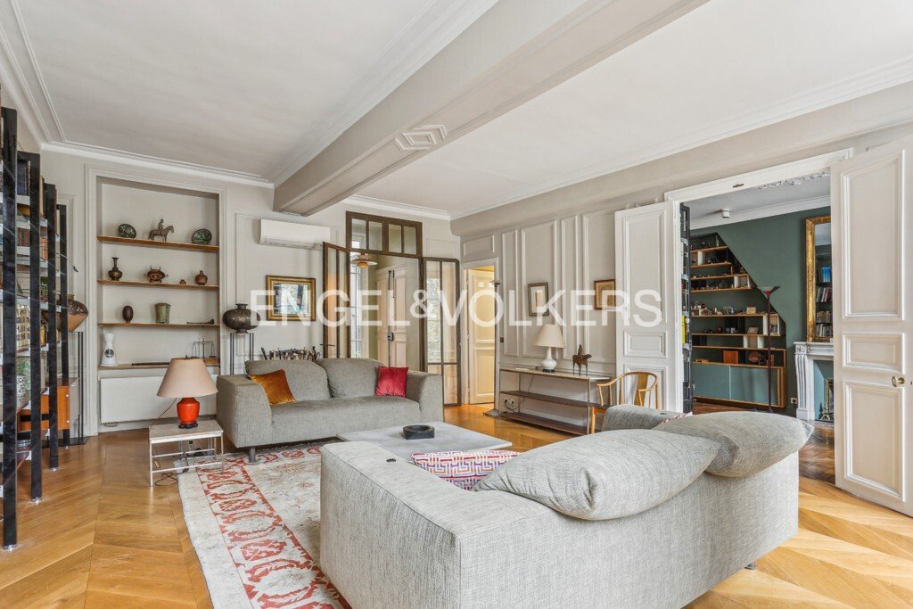 Luxury Family Apartment In Paris, île De France, France For Sale (14756381)