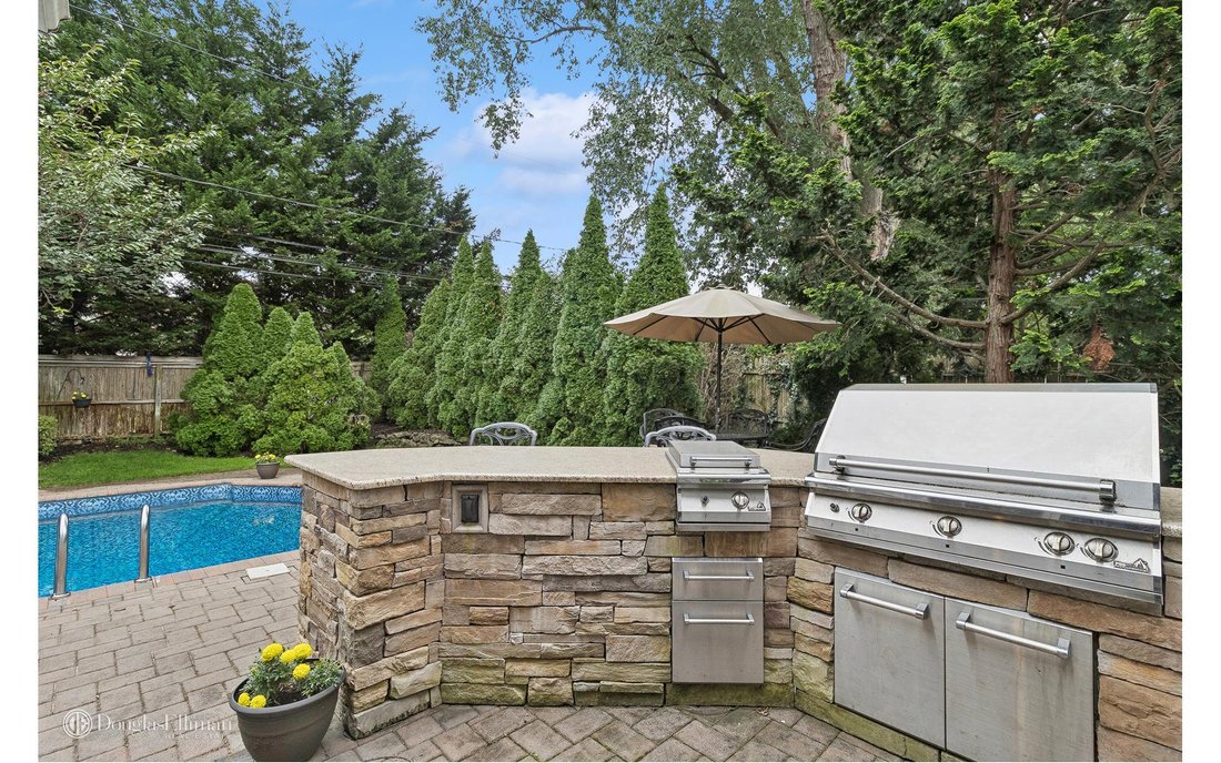 House Hauppauge In Hauppauge, New York, United States For Sale (14757663)