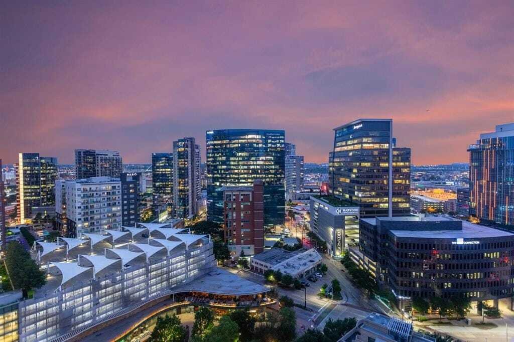 Sophisticated Sub Penthouse At The Ritz Carlson In Dallas, Texas