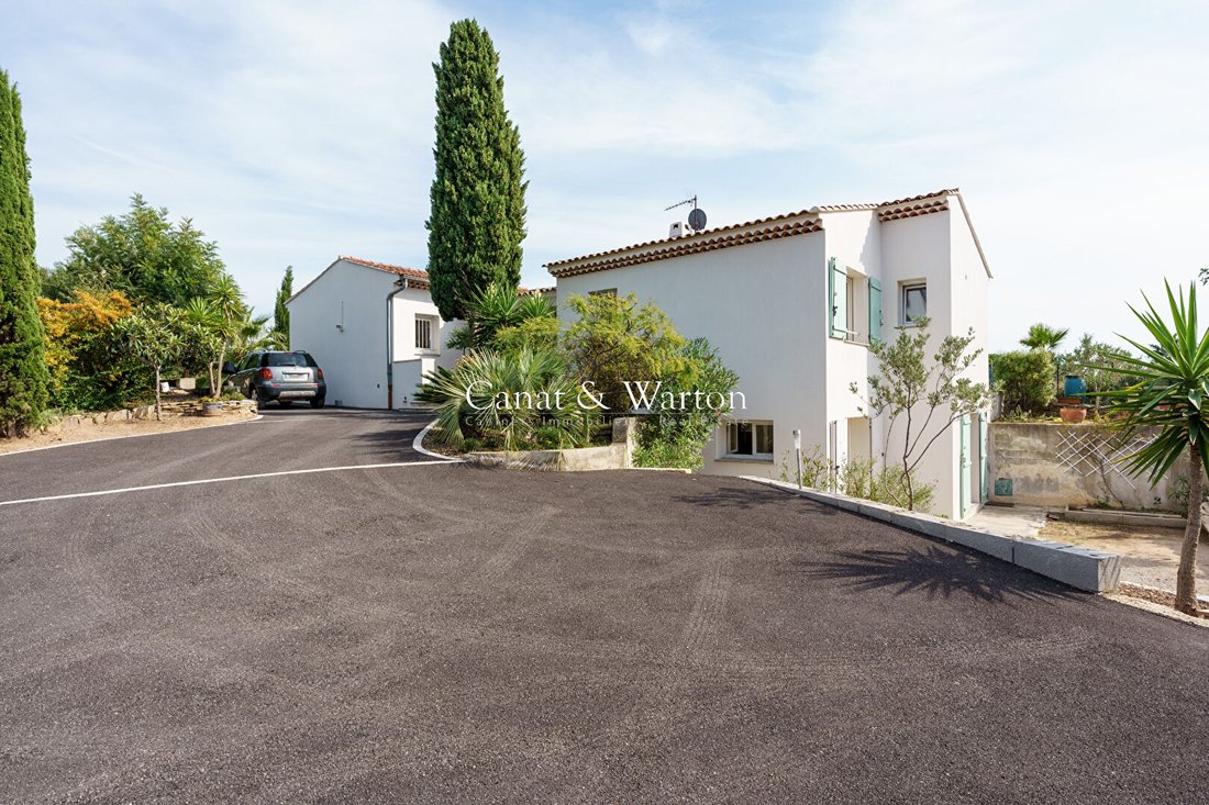 Villa In Saint Raphaël, Provence Alpes Côte D'azur, France For Sale