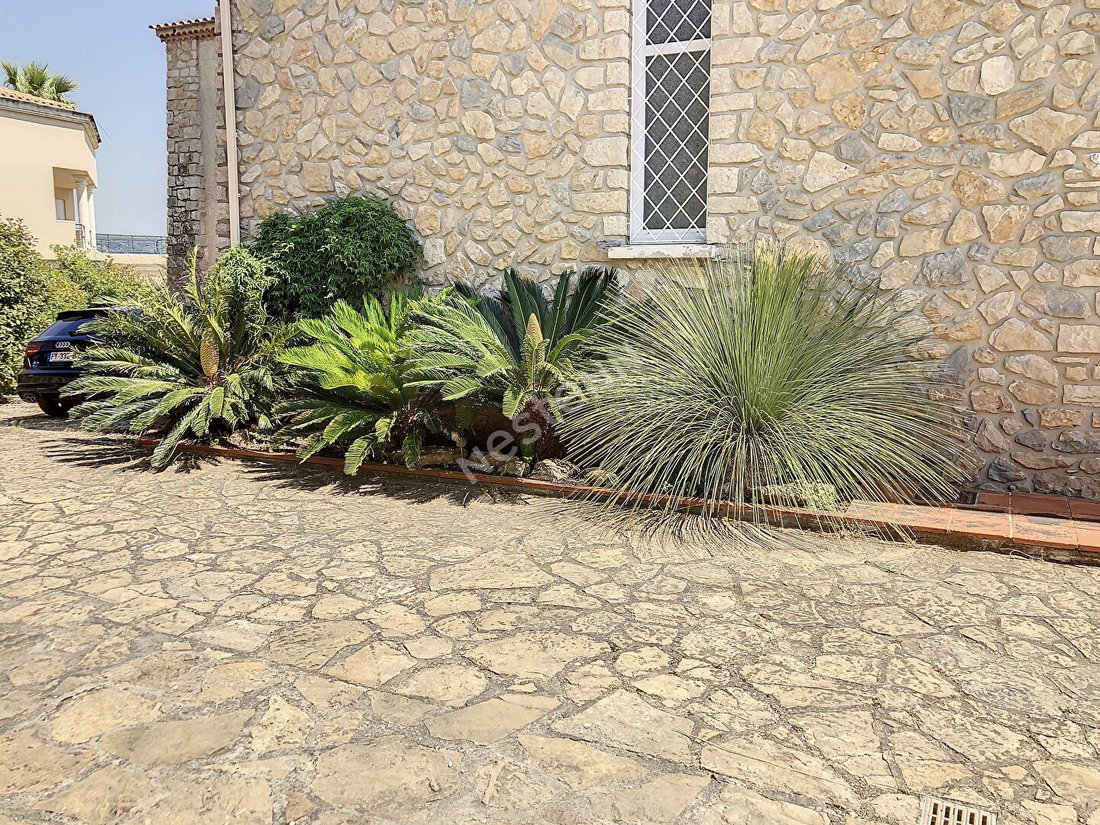 Apartment In Bandol, Provence Alpes Côte D'azur, France For Sale (14756522)