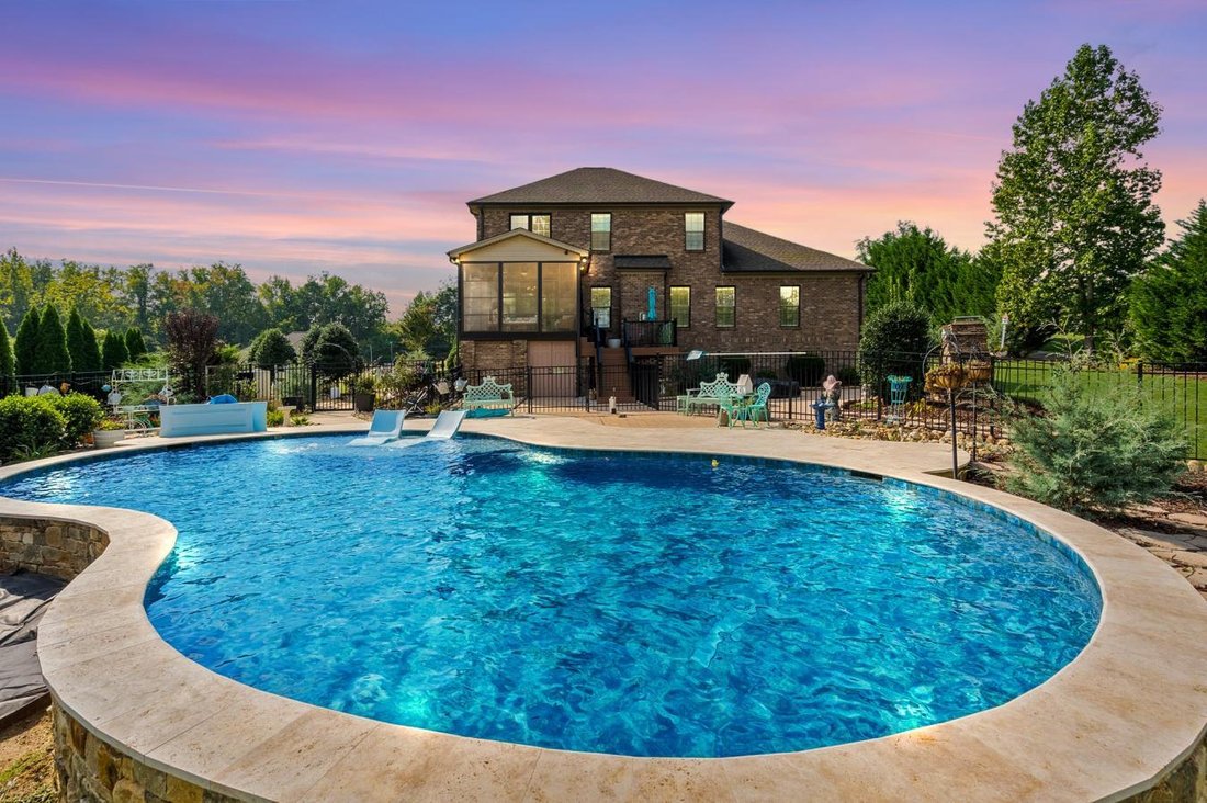 207 Pinnacle Drive In High Point, North Carolina, United States For