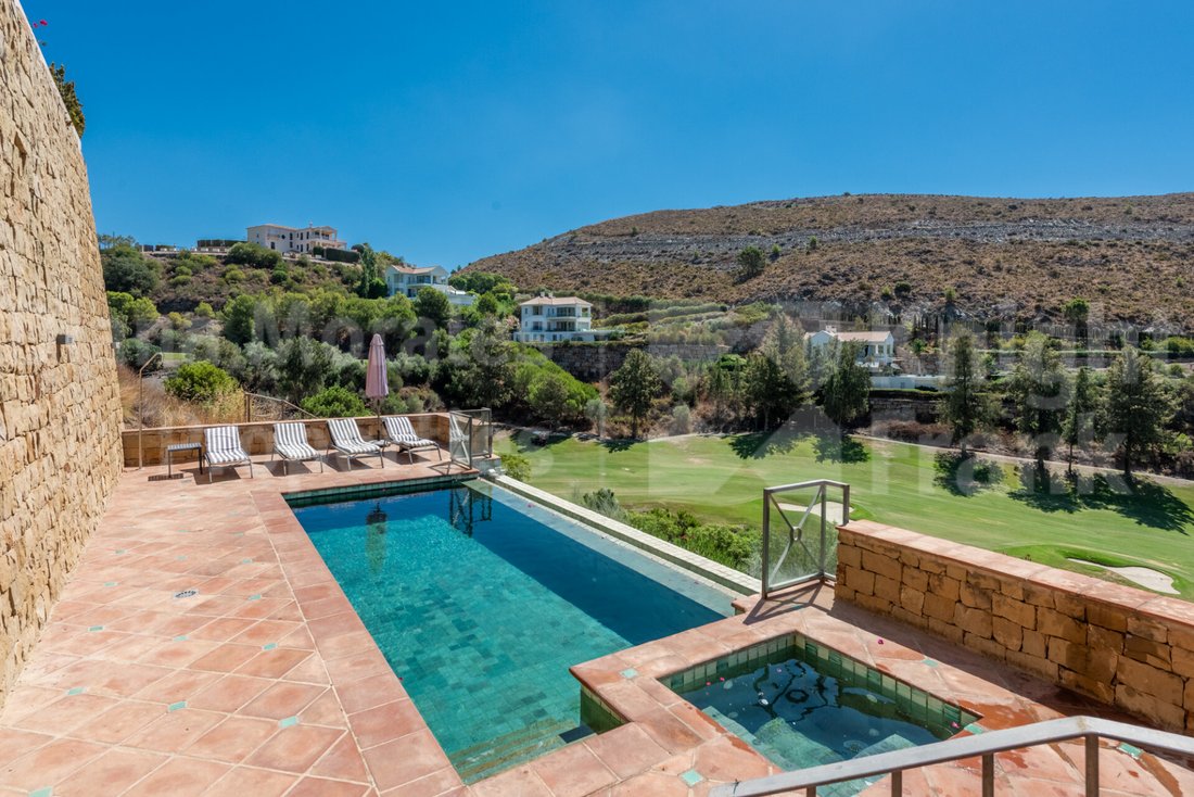 Villa With Sea And Golf Views In Marbella Club In El Paraíso, Andalusia