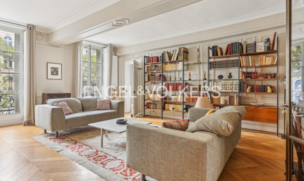 Luxury Family Apartment In Paris, île De France, France For Sale (14756381)
