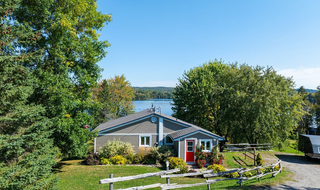 Picturesque Peninsula Lake In Huntsville, Ontario, Canada For Sale