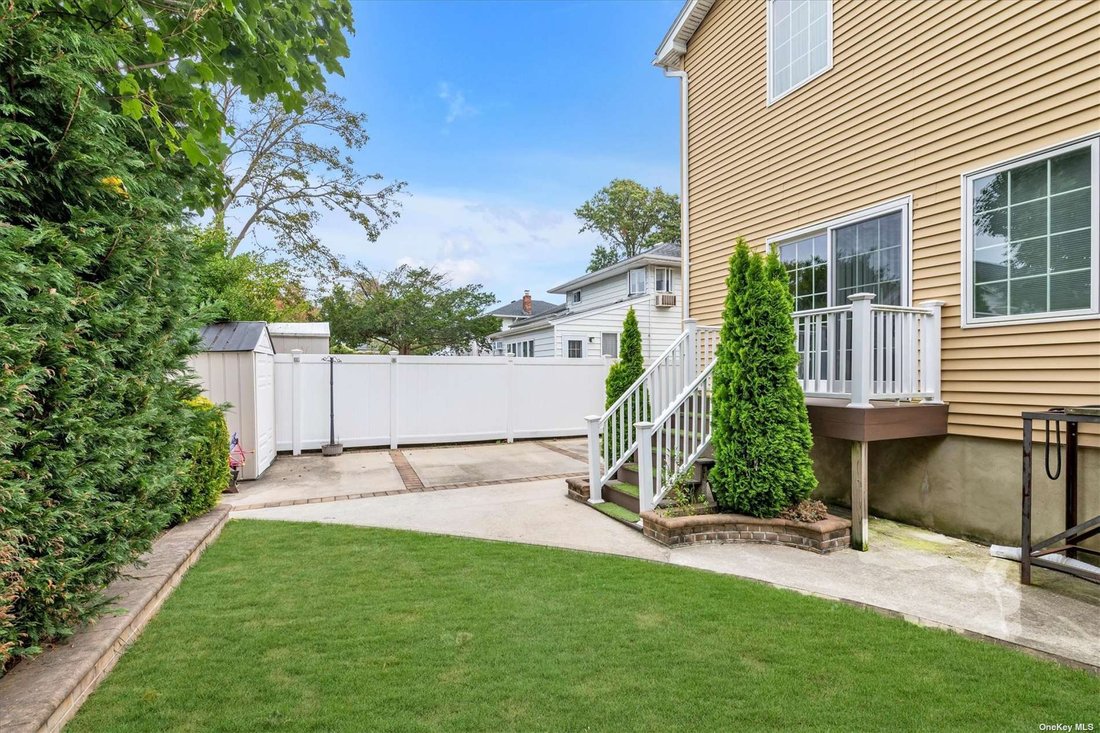 House Bellmore In Bellmore, New York, United States For Sale (14734375)