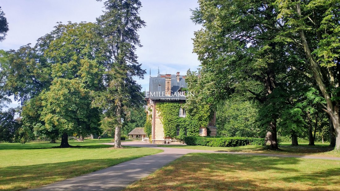 Belle Epoque Mansion With Outbuildings On 19 In évreux, Normandy