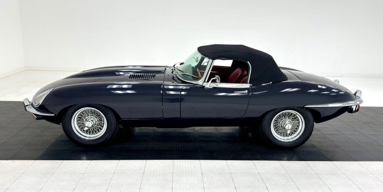 Cabriolet in Morgantown, United States 4 - 14757812