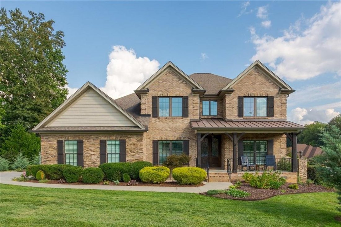 207 Pinnacle Drive In High Point, North Carolina, United States For