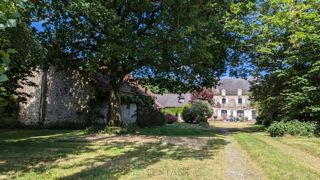 Manor House, 5 Bedroom Gite And 1.6 Hectares In Pontivy, Brittany