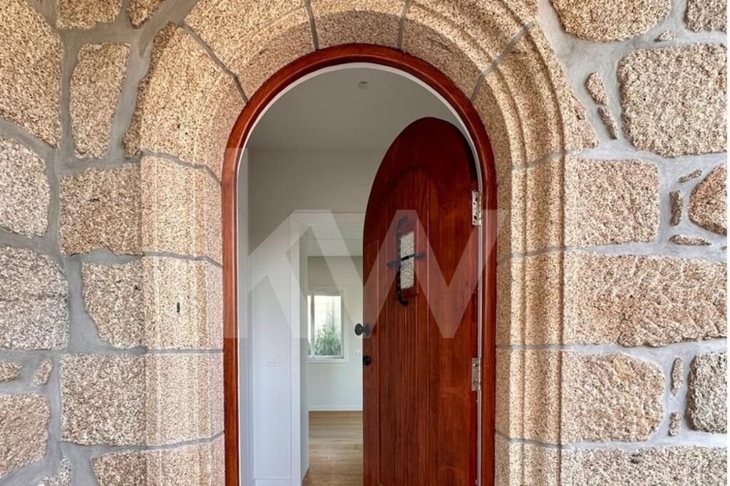 Porto Town House In Porto, Porto District, Portugal For Sale (14755113)