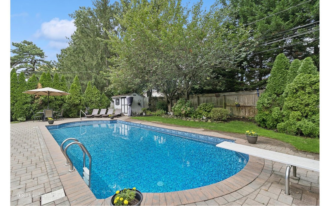 House Hauppauge In Hauppauge, New York, United States For Sale (14757663)