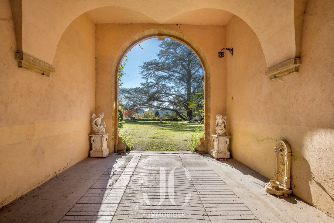 Le Rêve Éternel: A 13,000m² Parkland Castle Where Time Whispers Through Walnut Doors