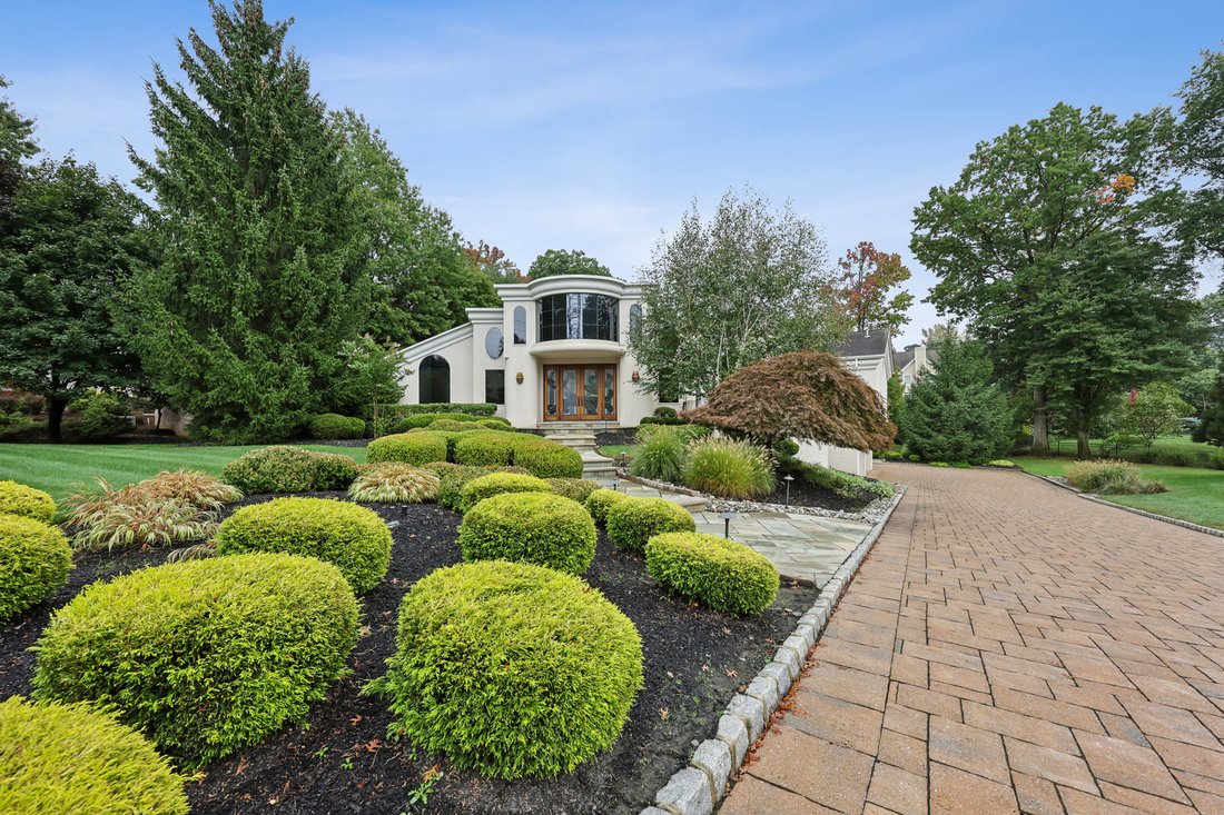 5 Timber Rock Court, Cedar Grove, Nj, In Cedar Grove, New Jersey