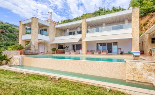 Villa in Pallini Municipal Unit, Macedonia and Thrace, Greece 1