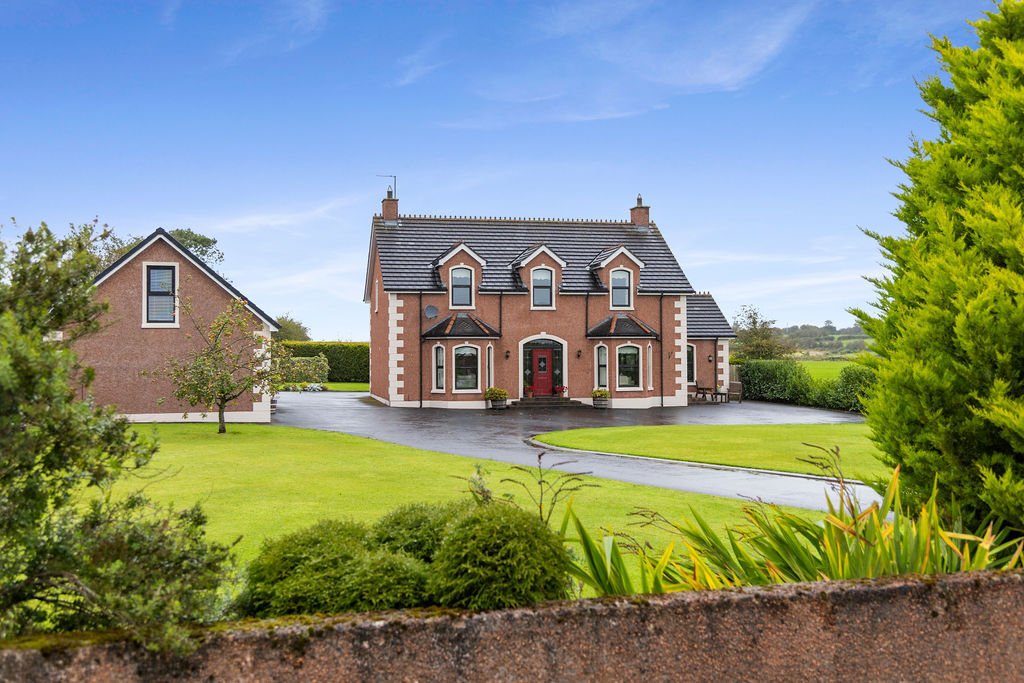 House in Causeway Coast and Glens District, Northern Ireland 1 - 14761711