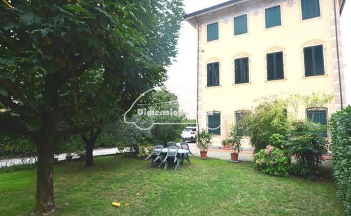 Villa in Capannori, Tuscany, Italy 1
