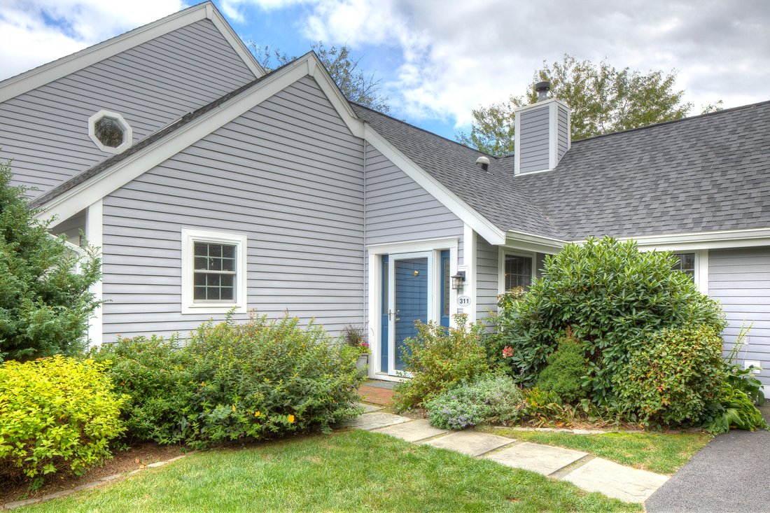 Whitehall Condo In Middletown, Rhode Island, United States For Sale