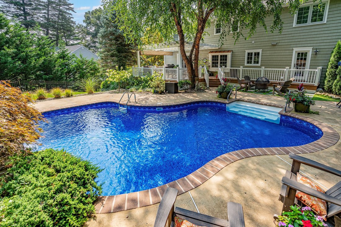 Oak Hill Residence In North Middletown, New Jersey, United