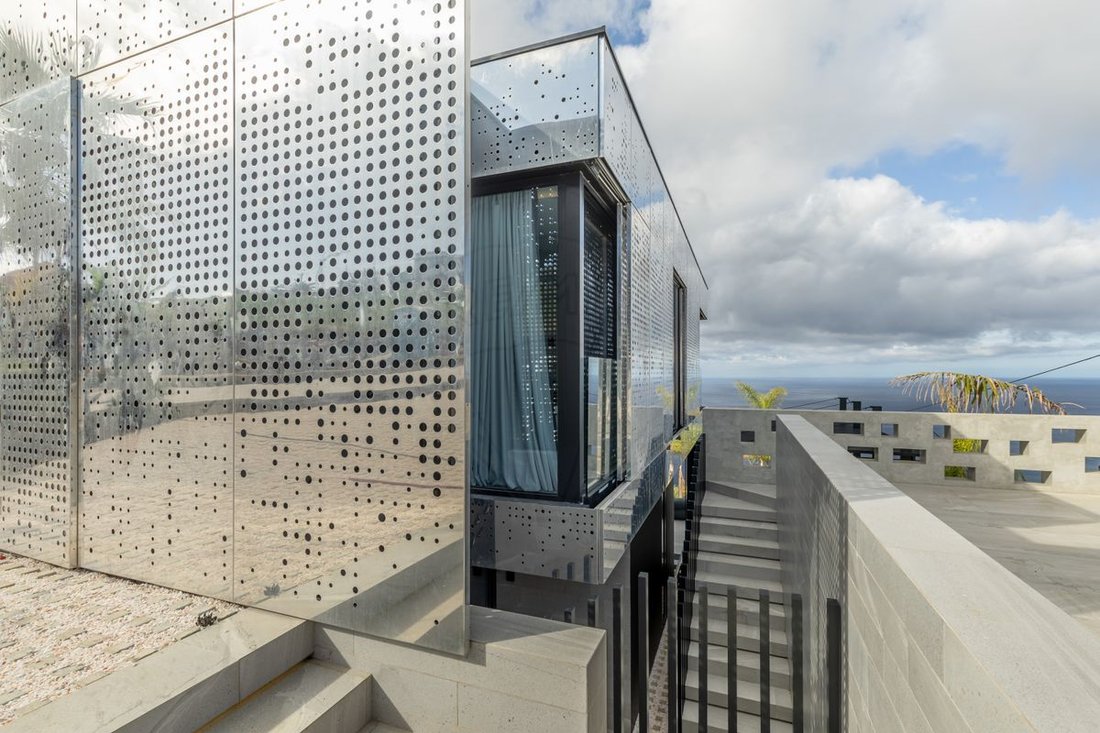 House T4 Sell Em Tábua,Ribeira Brava In Tabua, Madeira, Portugal For