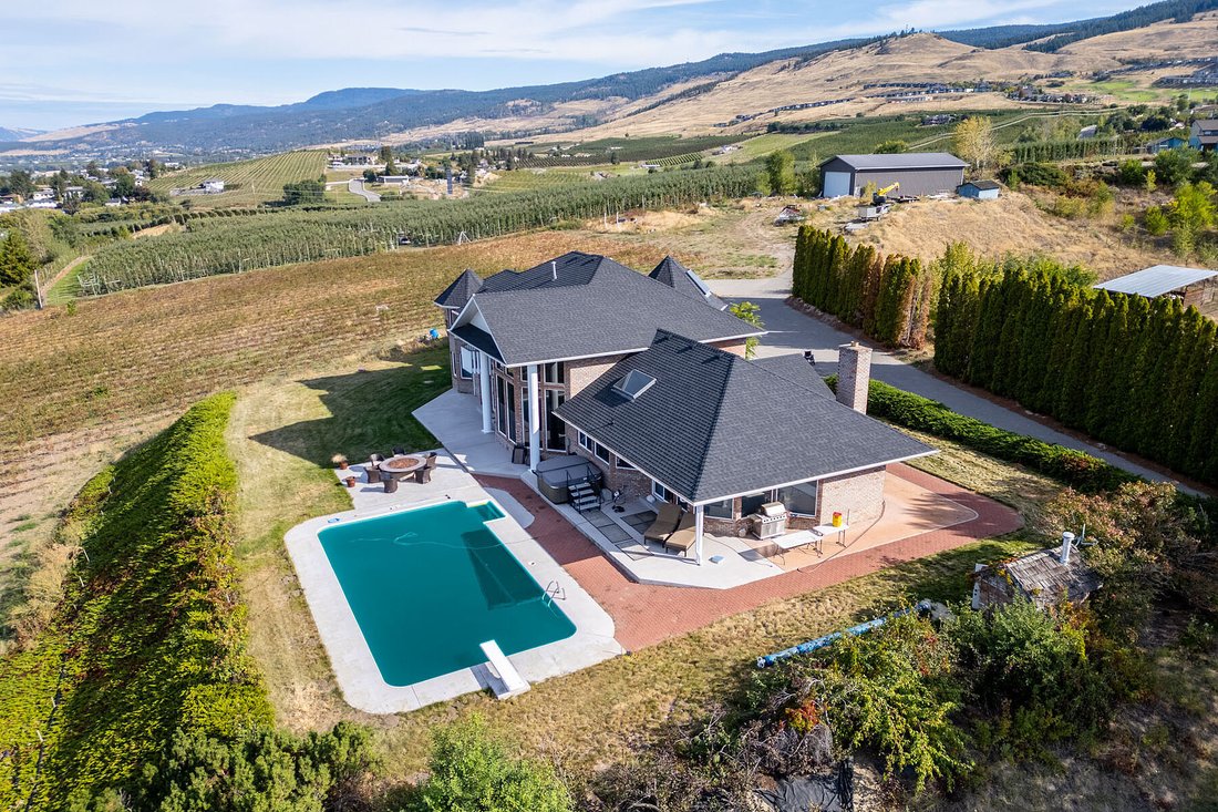 House in Kelowna, British Columbia, Canada 5 - 14609376