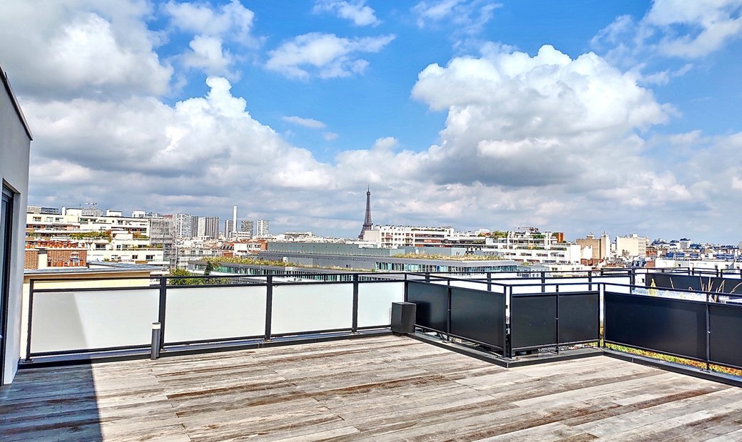 Beautiful view of Penthouse Apartments In Paris With Large Windows