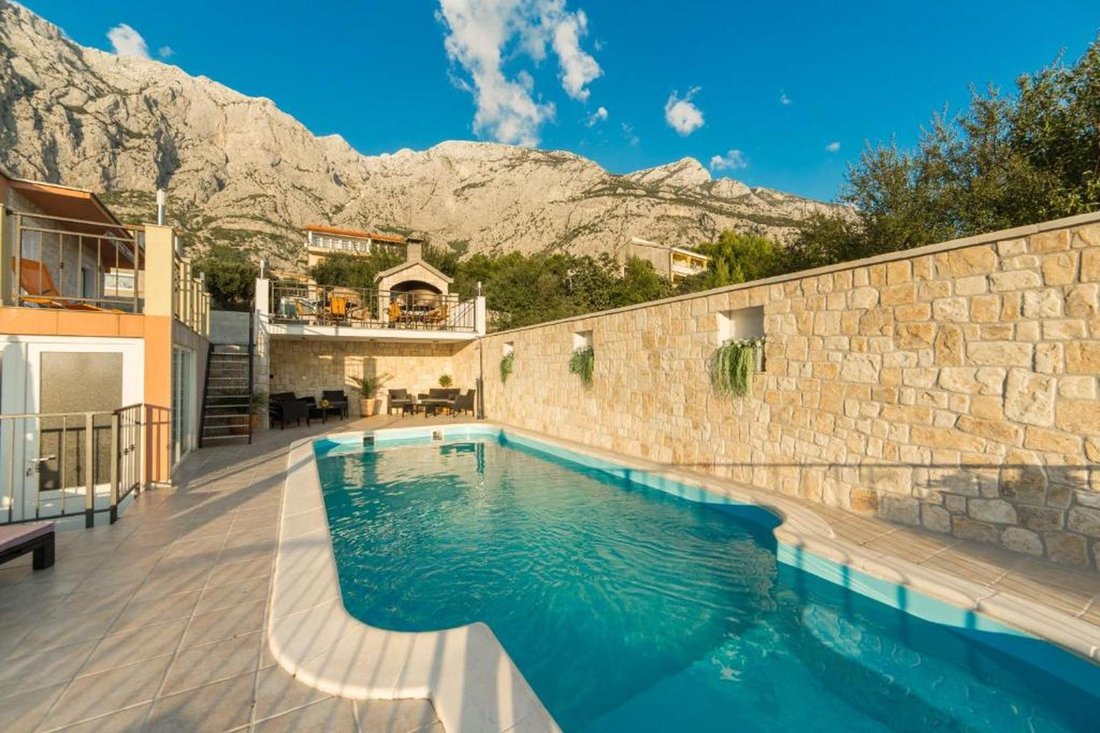 Villa in Veliko Brdo, Split-Dalmatia County, Croatia 1 - 14766284