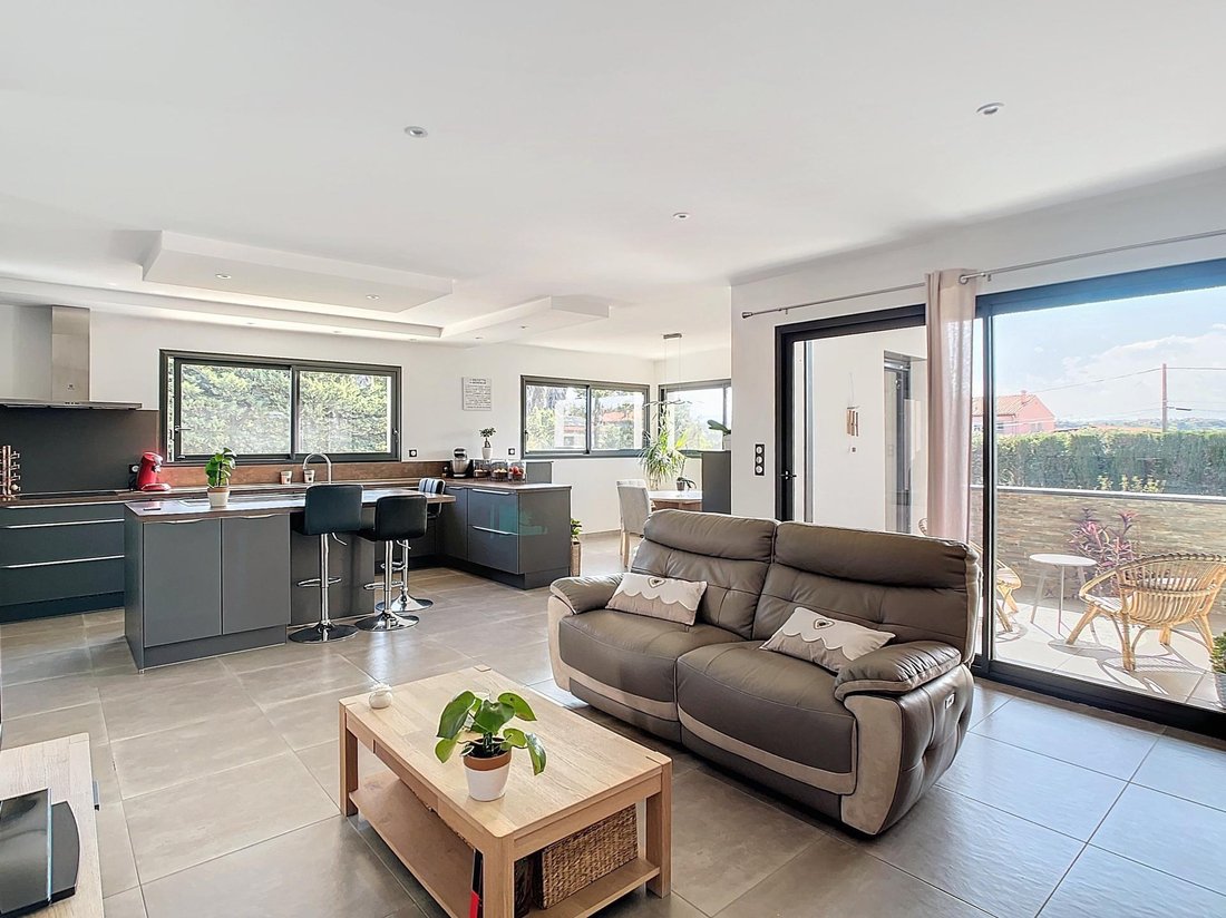 Maison D'architecte De 206m² Sur Une Parcelle In Perpignan, Occitanie