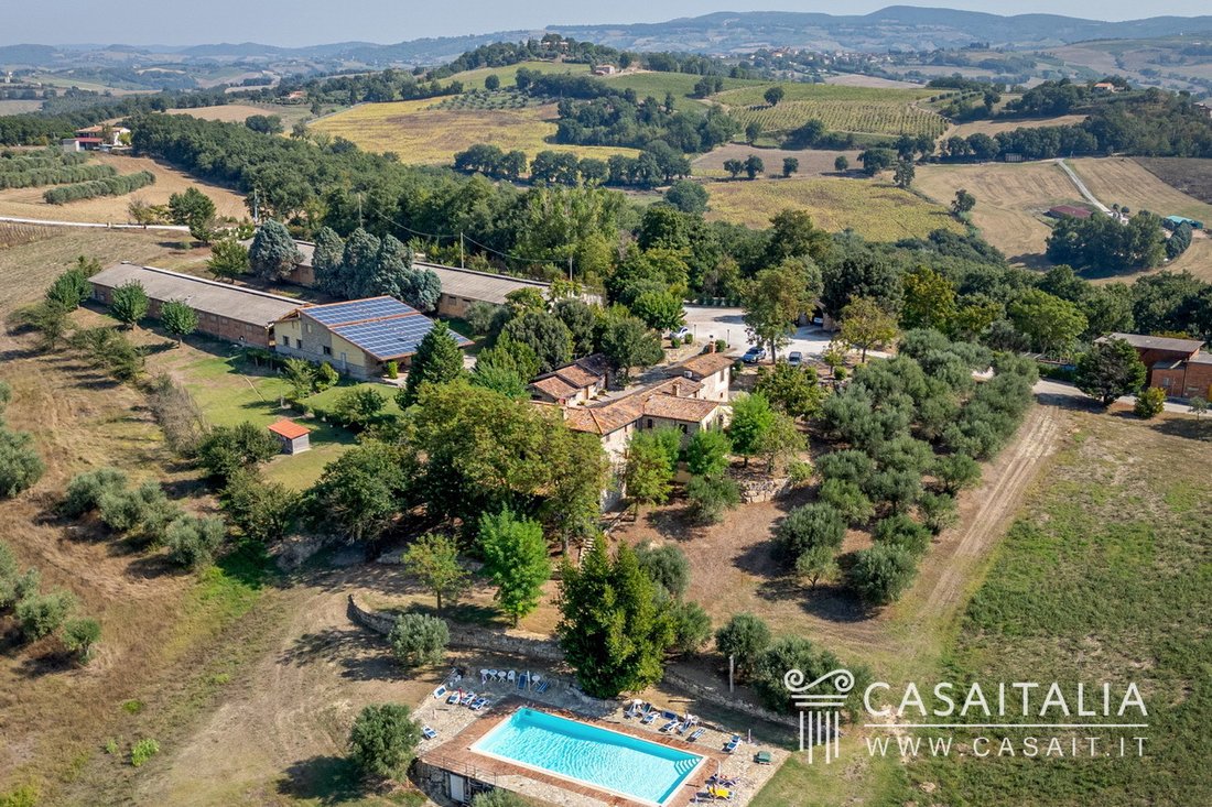 Country House in Todi, Umbria, Italy 1 - 14766385