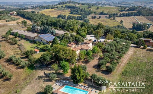 Casa di campagna a Todi, Umbria, Italia 1